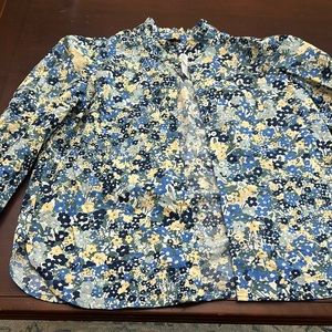 Ann Taylor- blue floral top size medium